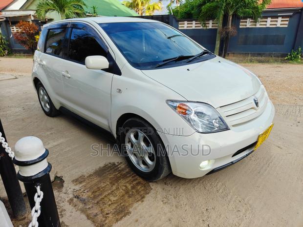 Toyota IST 2005 White