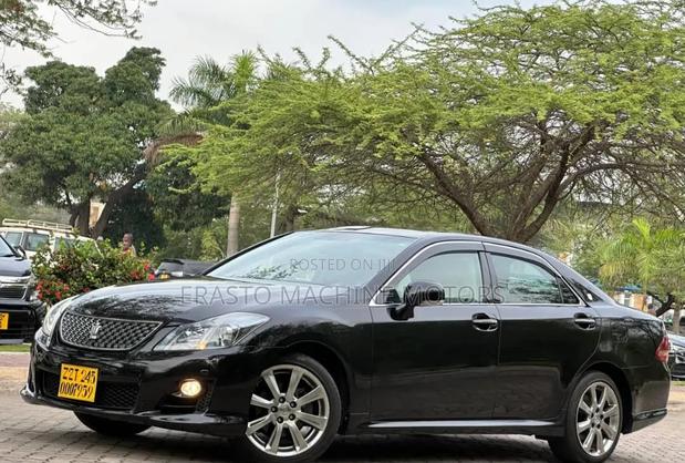 Toyota Crown 2010 Black