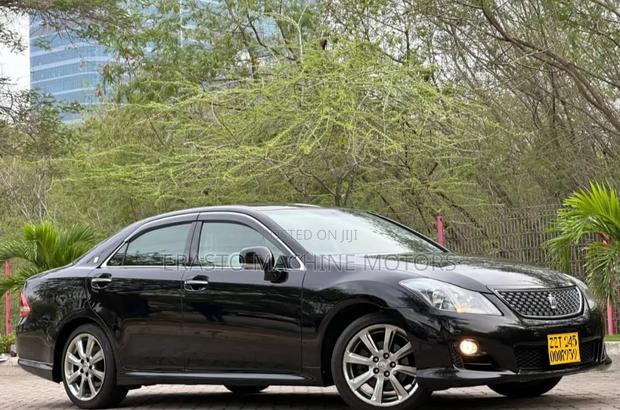 Toyota Crown 2010 Black
