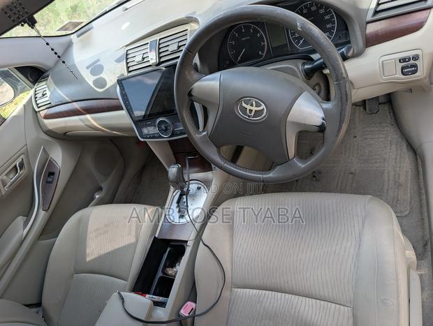 Toyota Premio 1.8 FWD 2011 Silver