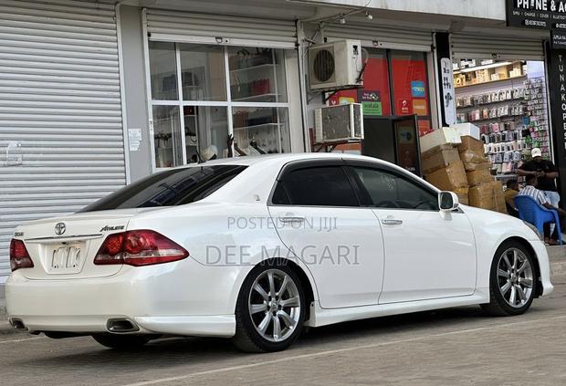 Toyota Crown 2009 White