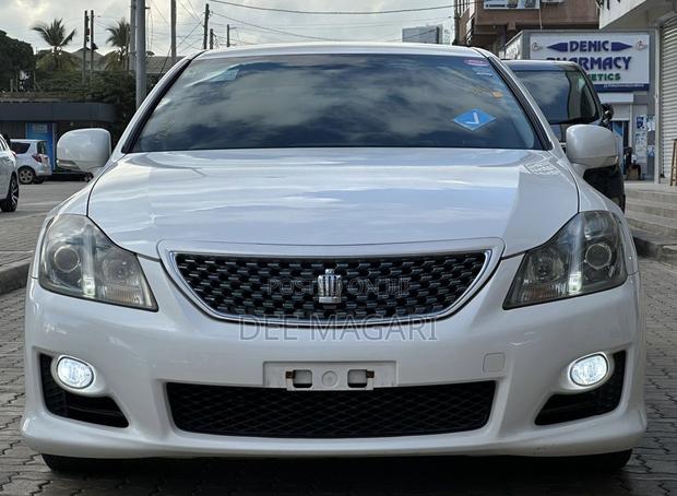 Toyota Crown 2009 White