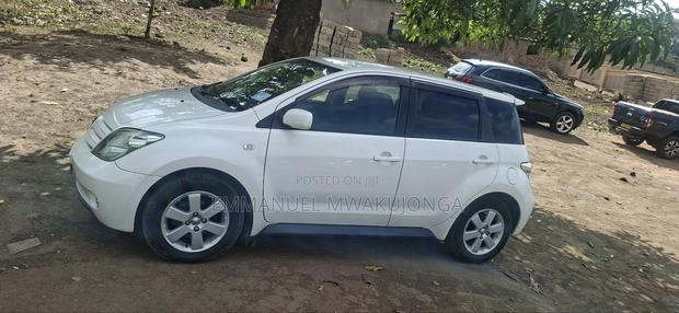 Toyota IST 2004 Pearl