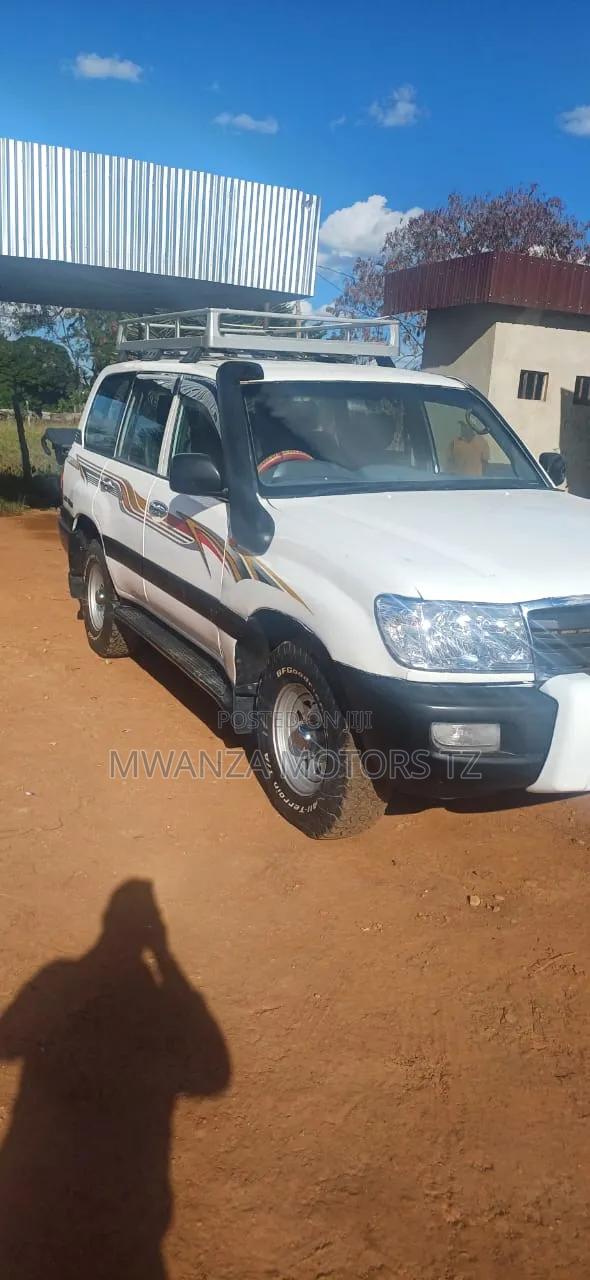Toyota Land Cruiser 2007 White