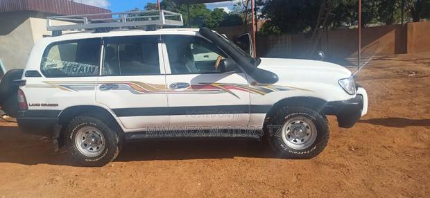 Toyota Land Cruiser 2007 White