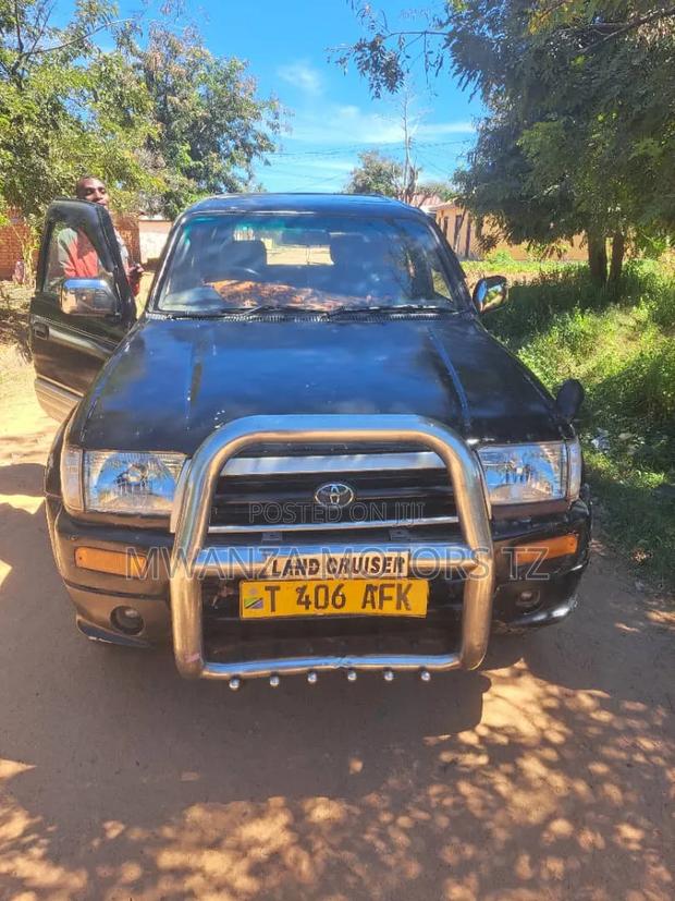 Toyota Hilux Surf 2000 Black