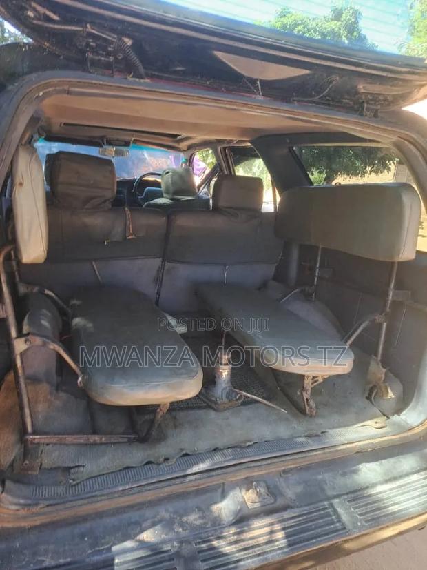 Toyota Hilux Surf 2000 Black
