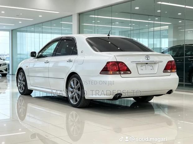 Toyota Crown 2006 White