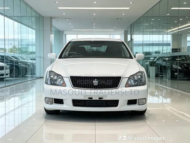 Toyota Crown 2006 White