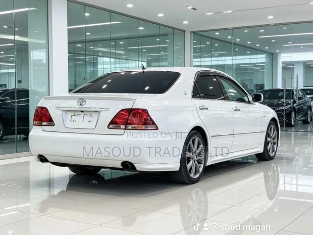 Toyota Crown 2006 White