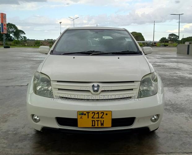 Toyota IST 2004 White