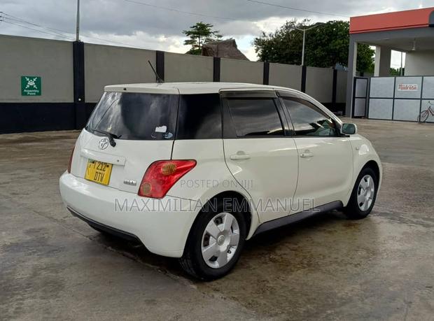 Toyota IST 2004 White