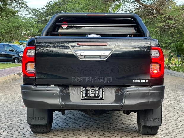 Toyota Hilux 2021 Black