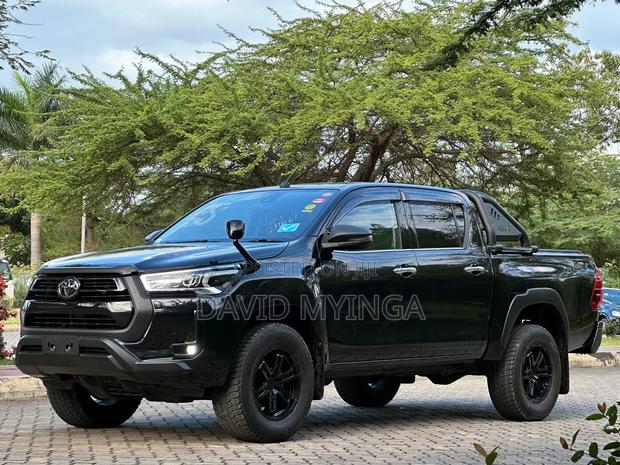 Toyota Hilux 2021 Black