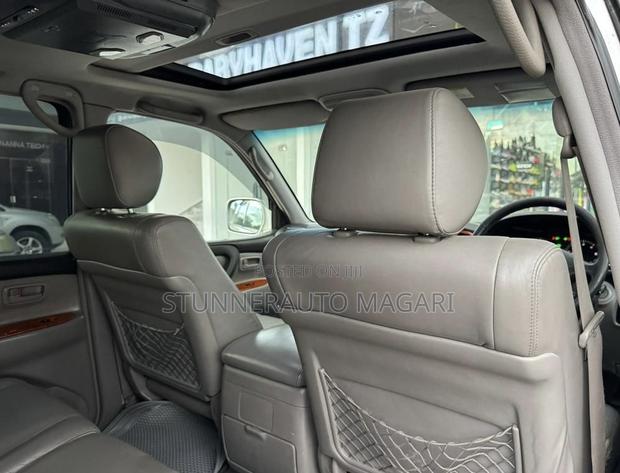 Toyota Land Cruiser 2005 Gray