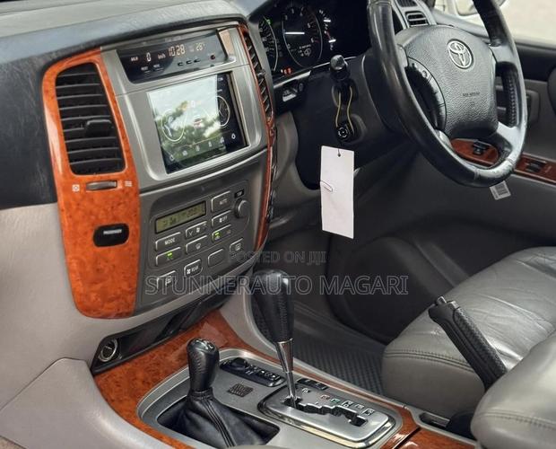 Toyota Land Cruiser 2005 Gray