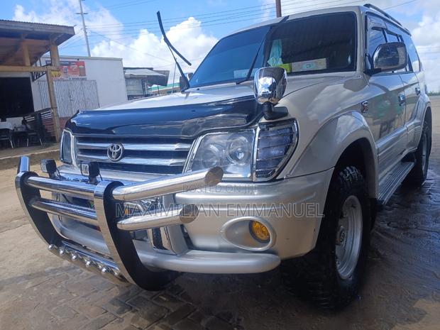 Toyota Land Cruiser Prado 2007 White