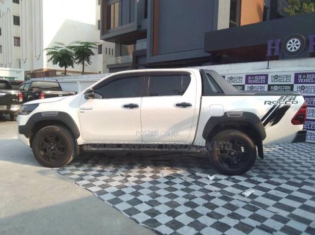 Toyota Hilux 2020 White