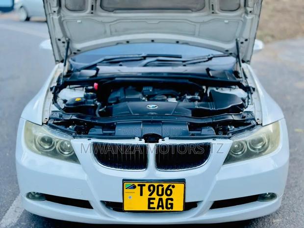 BMW 3 Series 2011 White