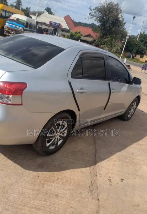 Toyota Belta 2006 Silver