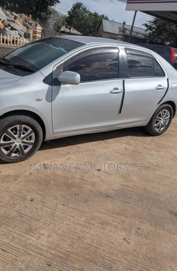 Toyota Belta 2006 Silver