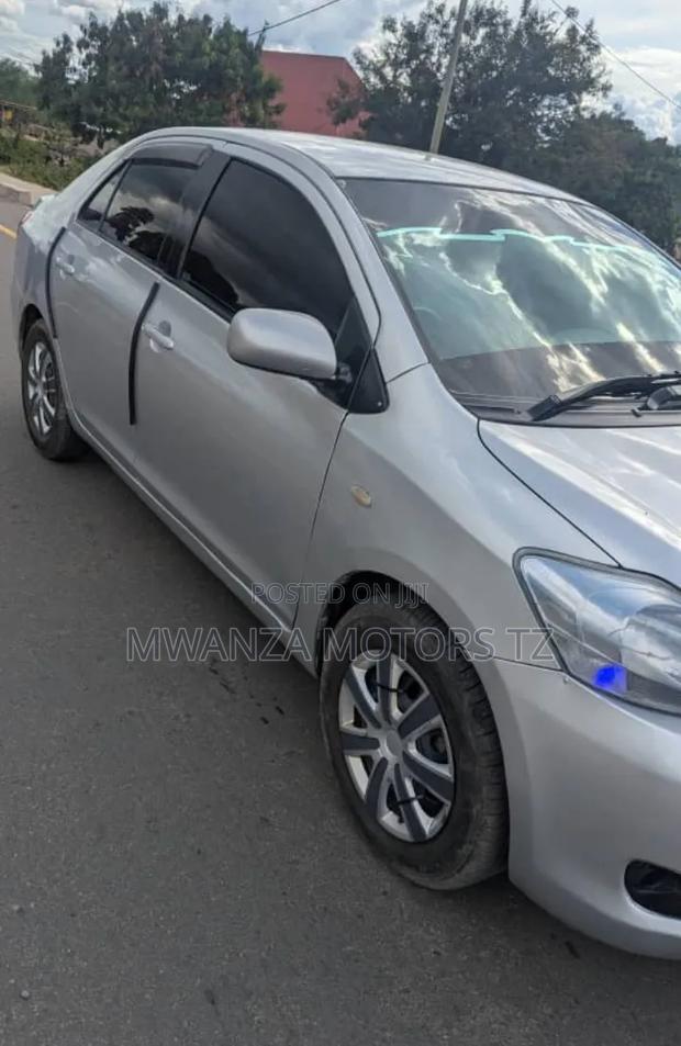 Toyota Belta 2006 Silver