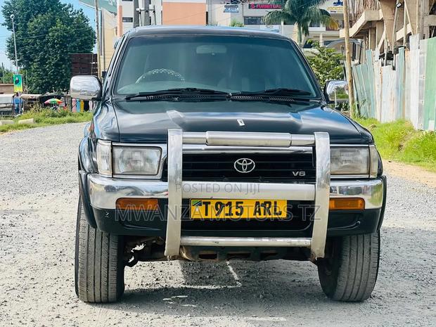 Toyota Hilux Surf 1999 Black
