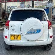 Toyota RAV4 2005 White for sale