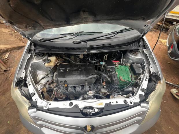 Toyota IST 2004 Silver
