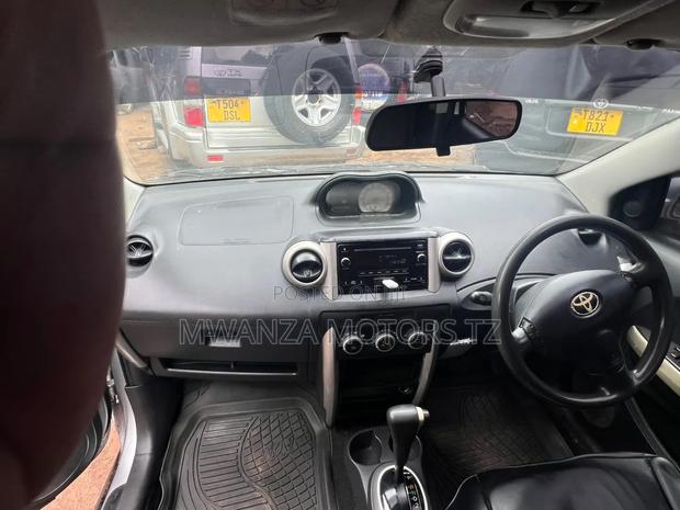 Toyota IST 2004 Silver