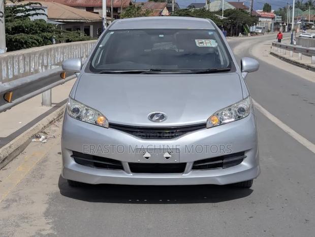 Toyota Wish 2011 Silver
