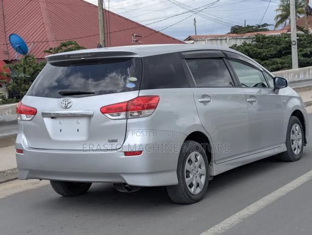 Toyota Wish 2011 Silver
