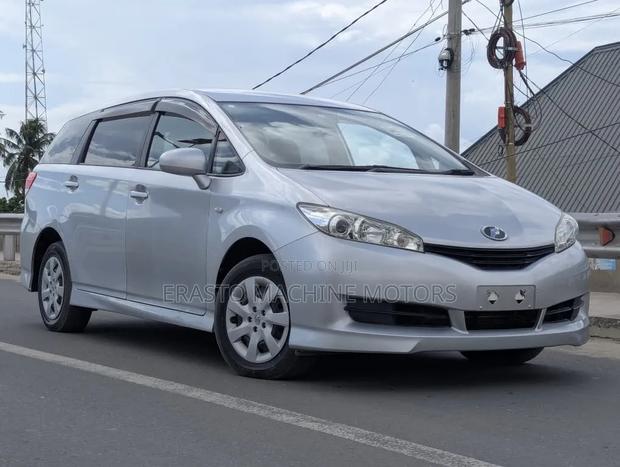 Toyota Wish 2011 Silver