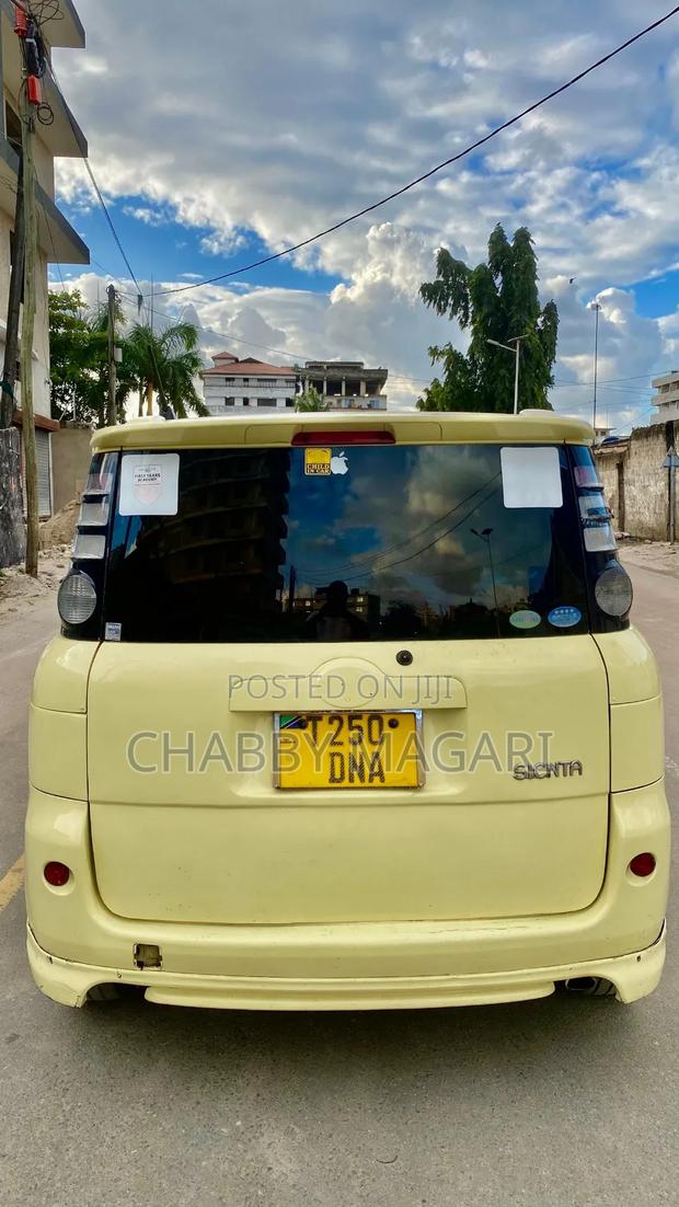 Toyota Sienta 1.5 FWD 2006 Yellow