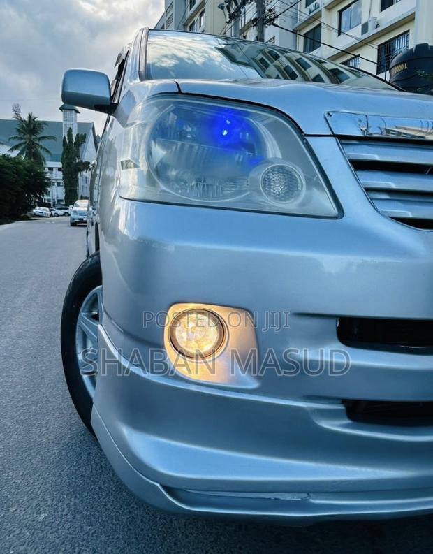 Toyota Noah 2.0 AWD (8 Seater) 2005 Silver