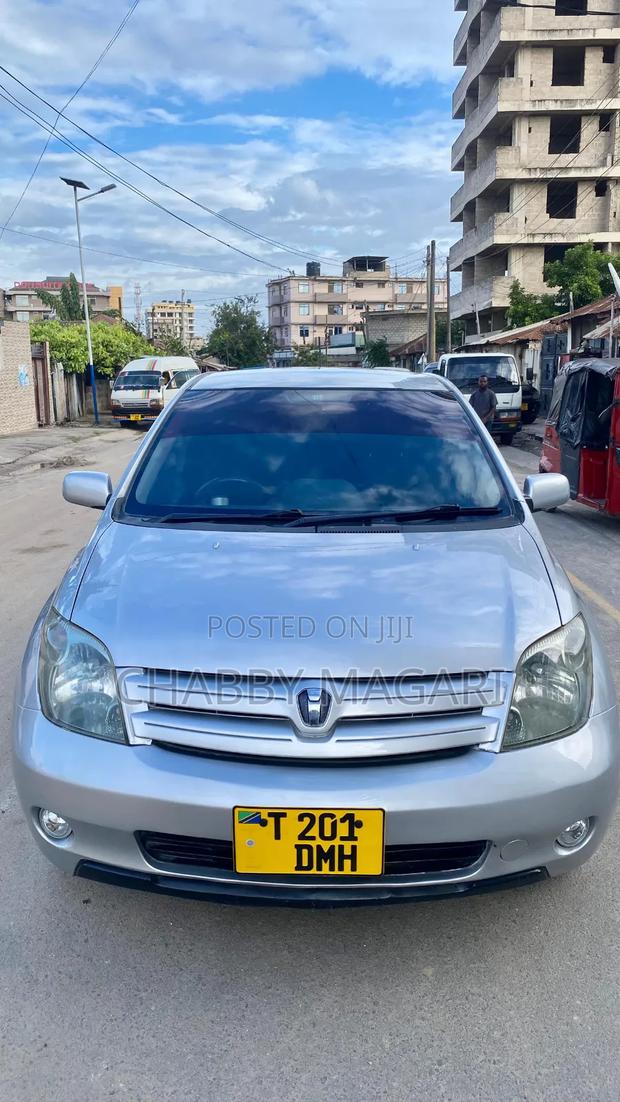 Toyota IST 2004 Silver