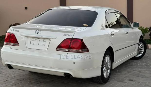 Toyota Crown Majesta 4.3 AWD 2008 White