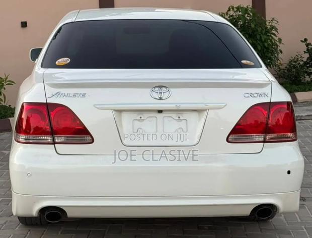 Toyota Crown Majesta 4.3 AWD 2008 White