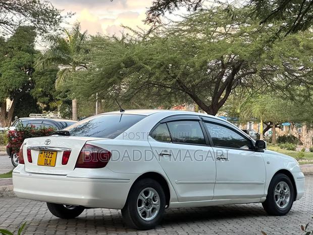 Toyota Premio 2004