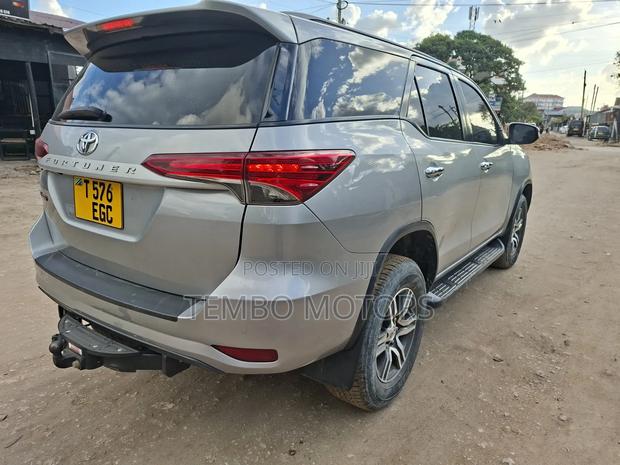Toyota Fortuner 2022 Gray