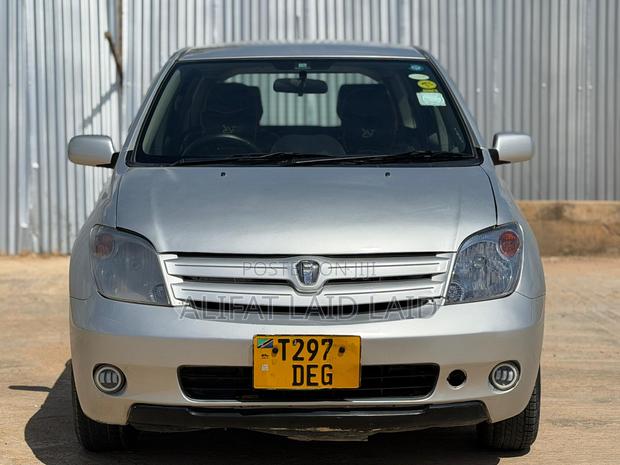 Toyota IST 2004 Silver
