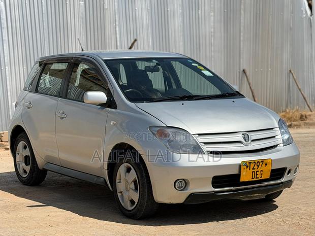 Toyota IST 2004 Silver