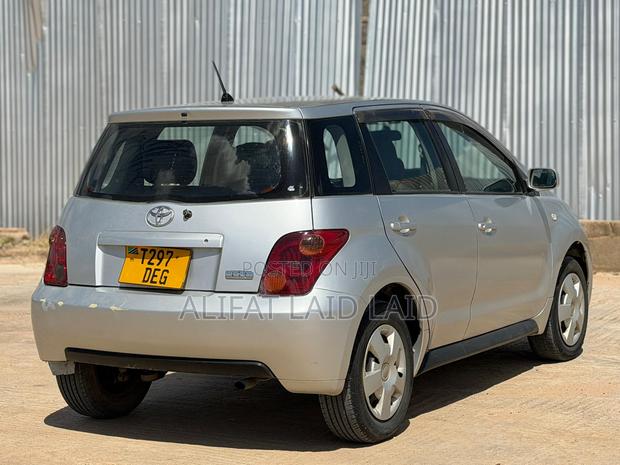 Toyota IST 2004 Silver
