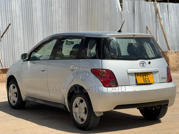 Toyota IST 2004 Silver