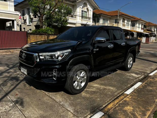 Toyota Hilux 2017 Matt Black