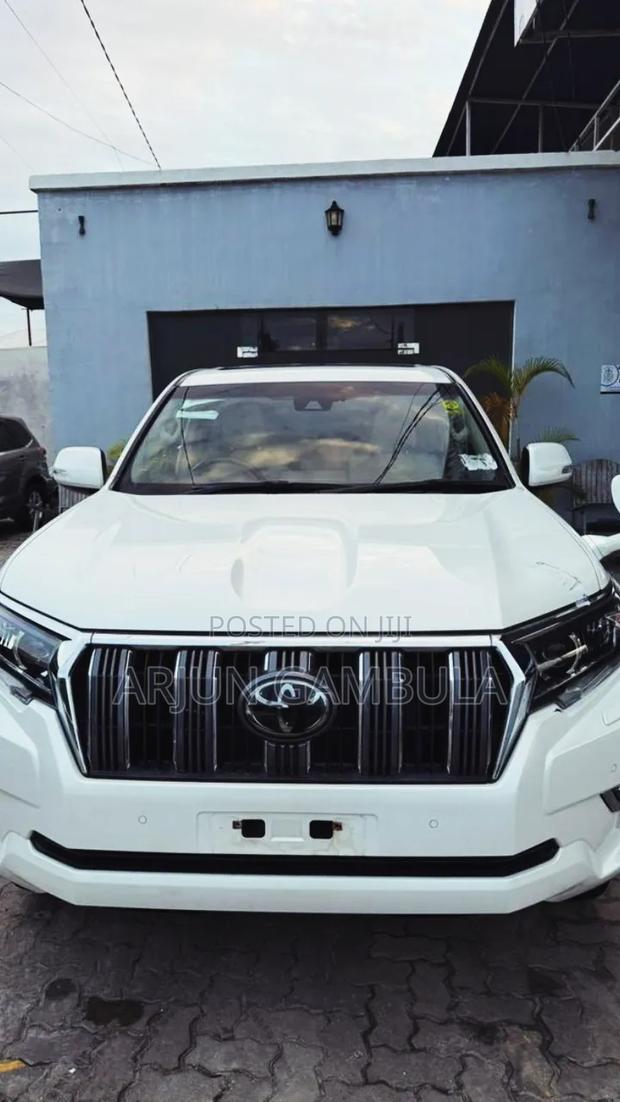 Toyota Land Cruiser 2019 White