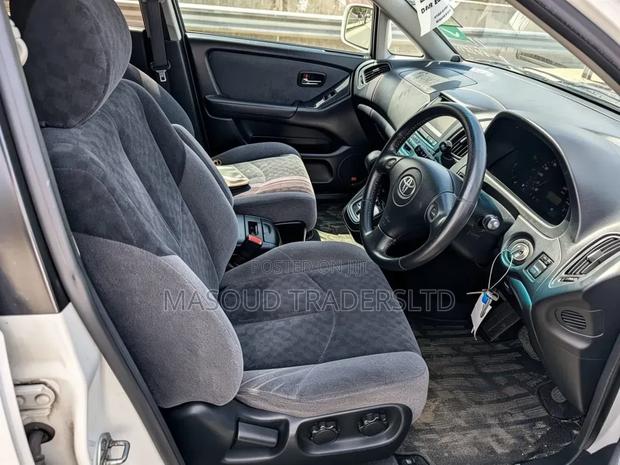 Toyota Kluger 2006 White
