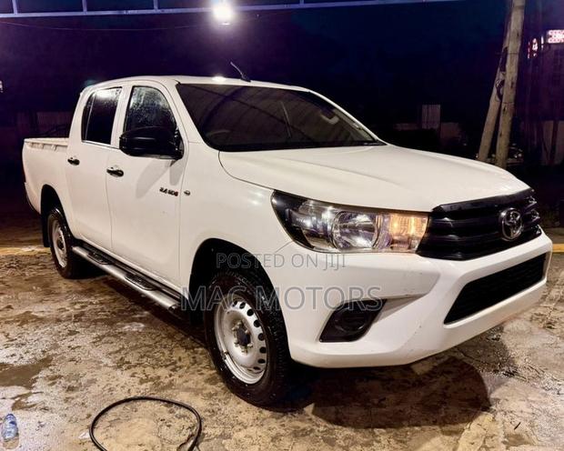 Toyota Hilux Revo Double Cab Deisel 2.4 AWD 2021 White