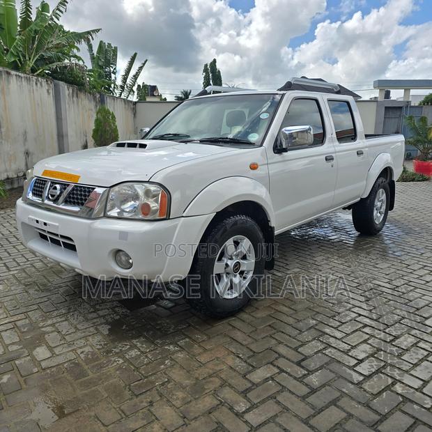 Nissan Hardbody 2019 White