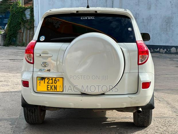 Toyota RAV4 2009 White